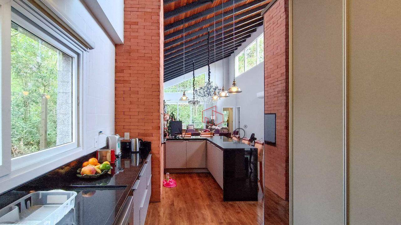 Casa de Condomínio à venda com 4 quartos, 250m² - Foto 9