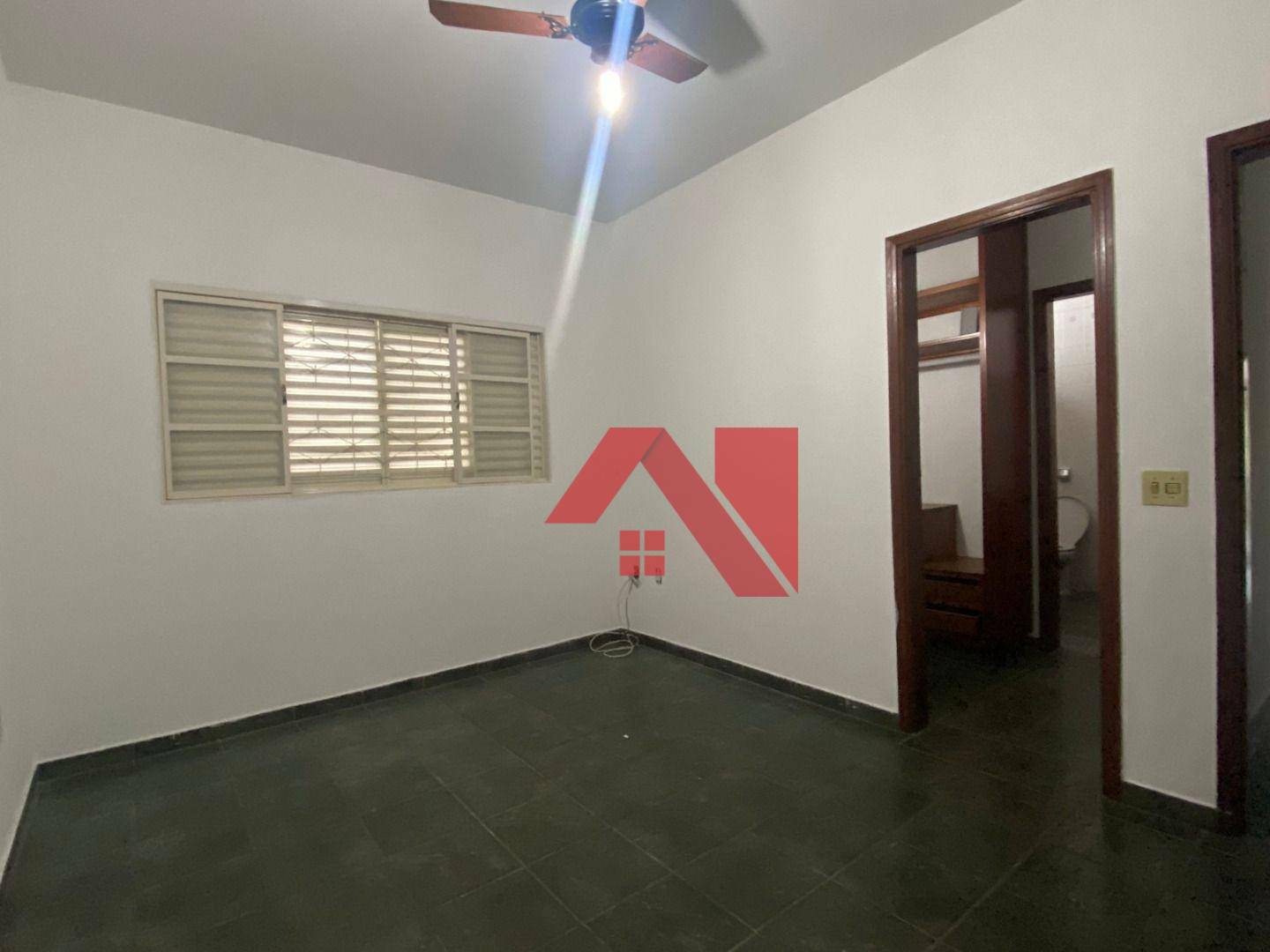 Casa para alugar com 3 quartos, 236m² - Foto 11