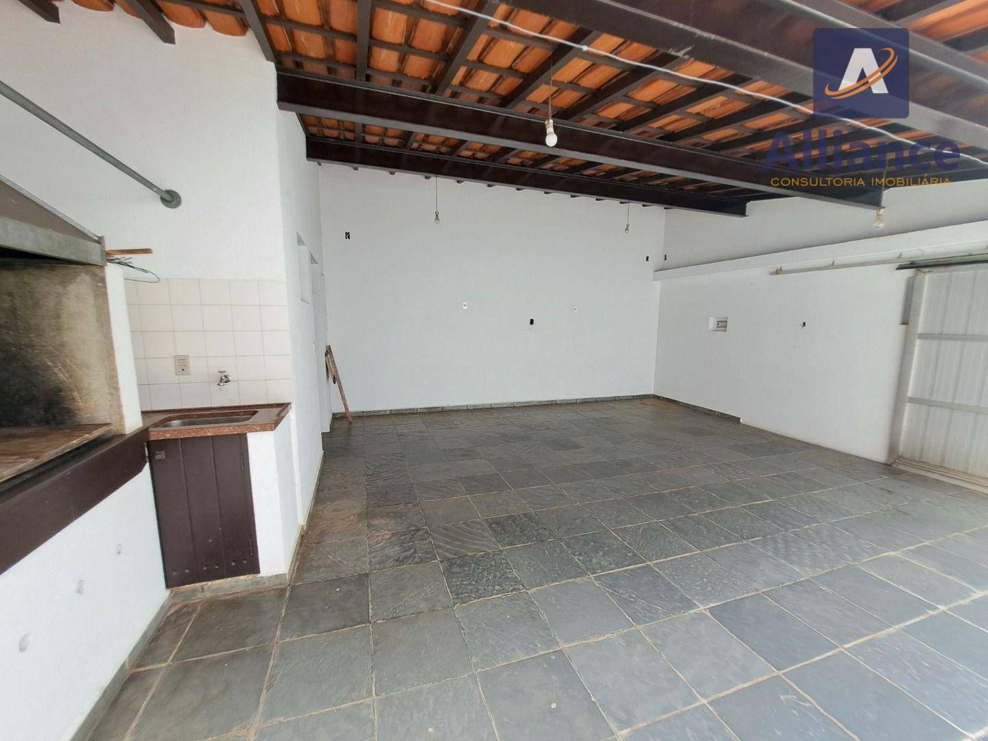 Casa à venda e aluguel com 3 quartos, 230m² - Foto 29