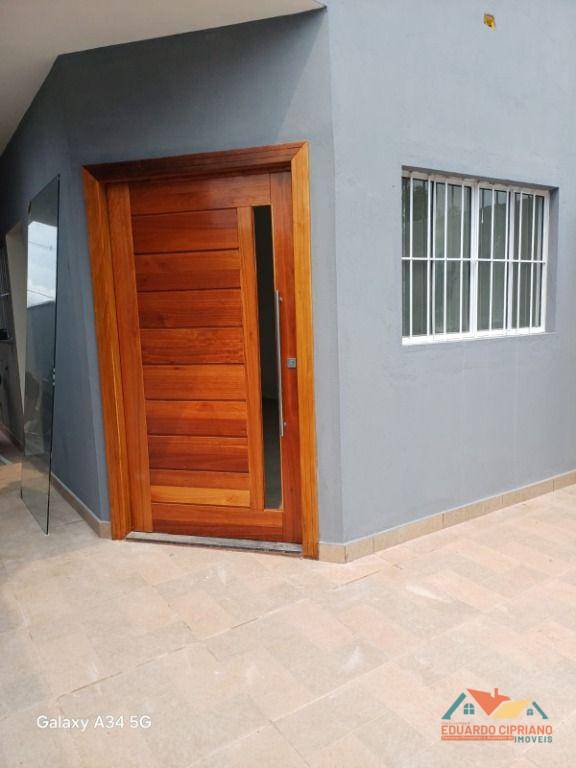 Casa à venda com 2 quartos, 64m² - Foto 3