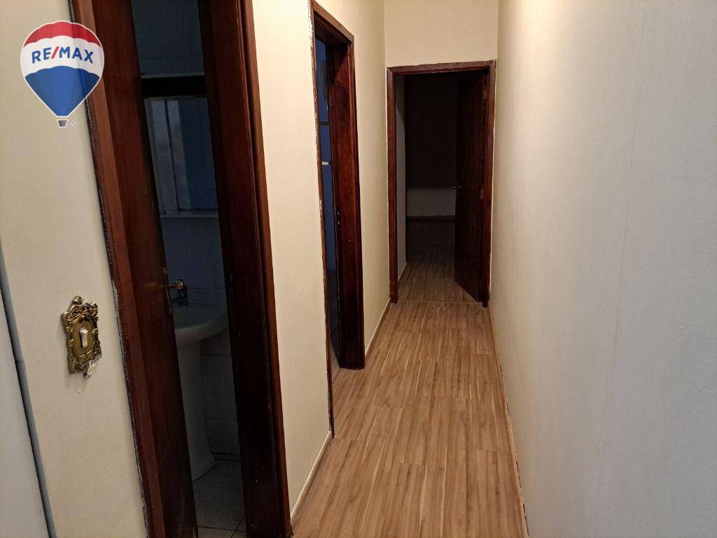 Casa à venda com 2 quartos, 62m² - Foto 11