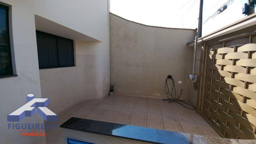 Casa para alugar com 3 quartos, 183m² - Foto 4