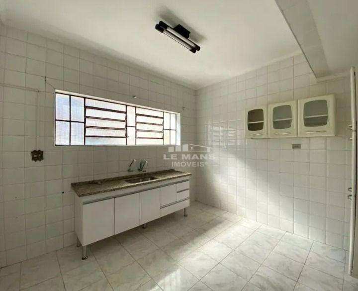 Casa para alugar com 4 quartos, 210m² - Foto 6