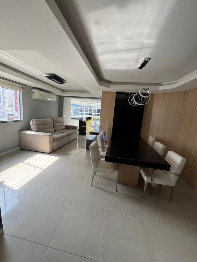 Apartamento para alugar com 3 quartos, 162m² - Foto 7