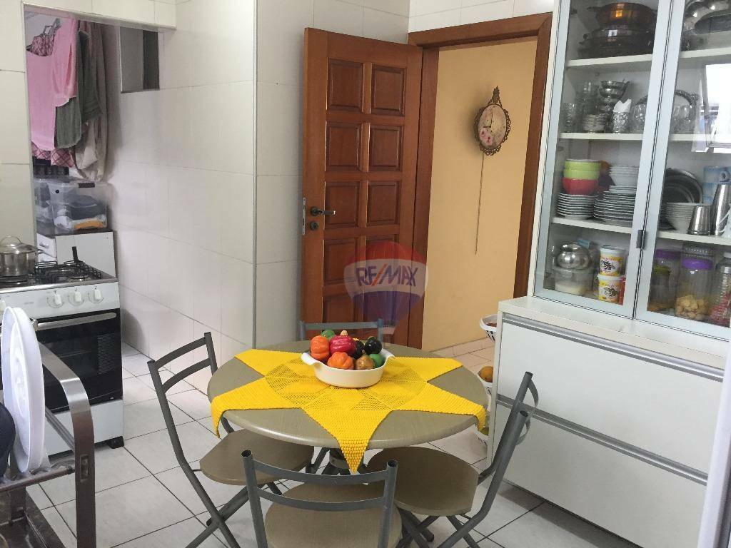 Apartamento à venda com 3 quartos, 145m² - Foto 3