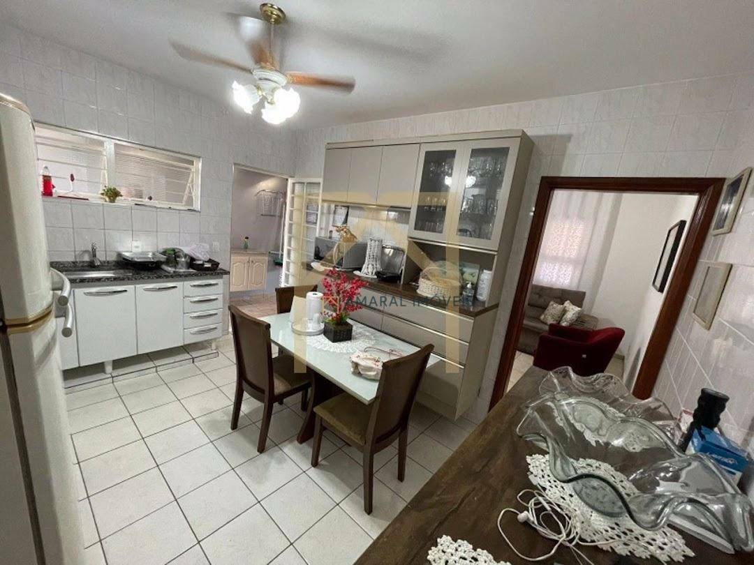 Casa à venda com 3 quartos, 125m² - Foto 1