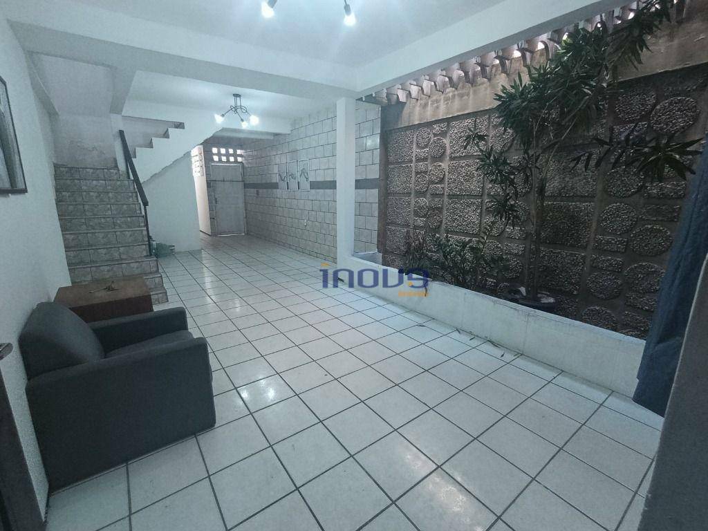 Casa à venda com 4 quartos, 203M2 - Foto 1