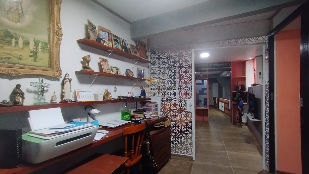 Casa à venda com 4 quartos, 226m² - Foto 10