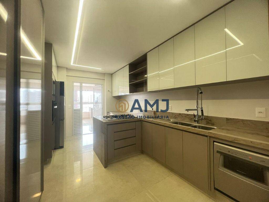 Apartamento à venda com 3 quartos, 226m² - Foto 9