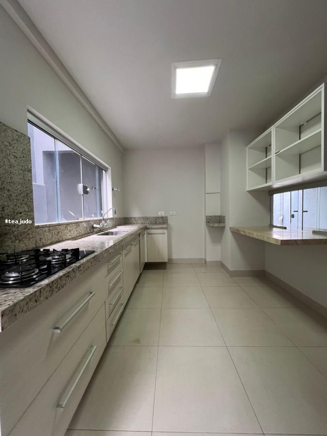 Casa à venda com 4 quartos, 250m² - Foto 11