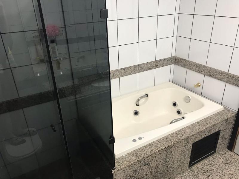 Apartamento à venda com 3 quartos, 180m² - Foto 2