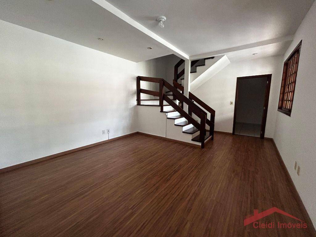 Casa para alugar com 3 quartos, 170m² - Foto 2