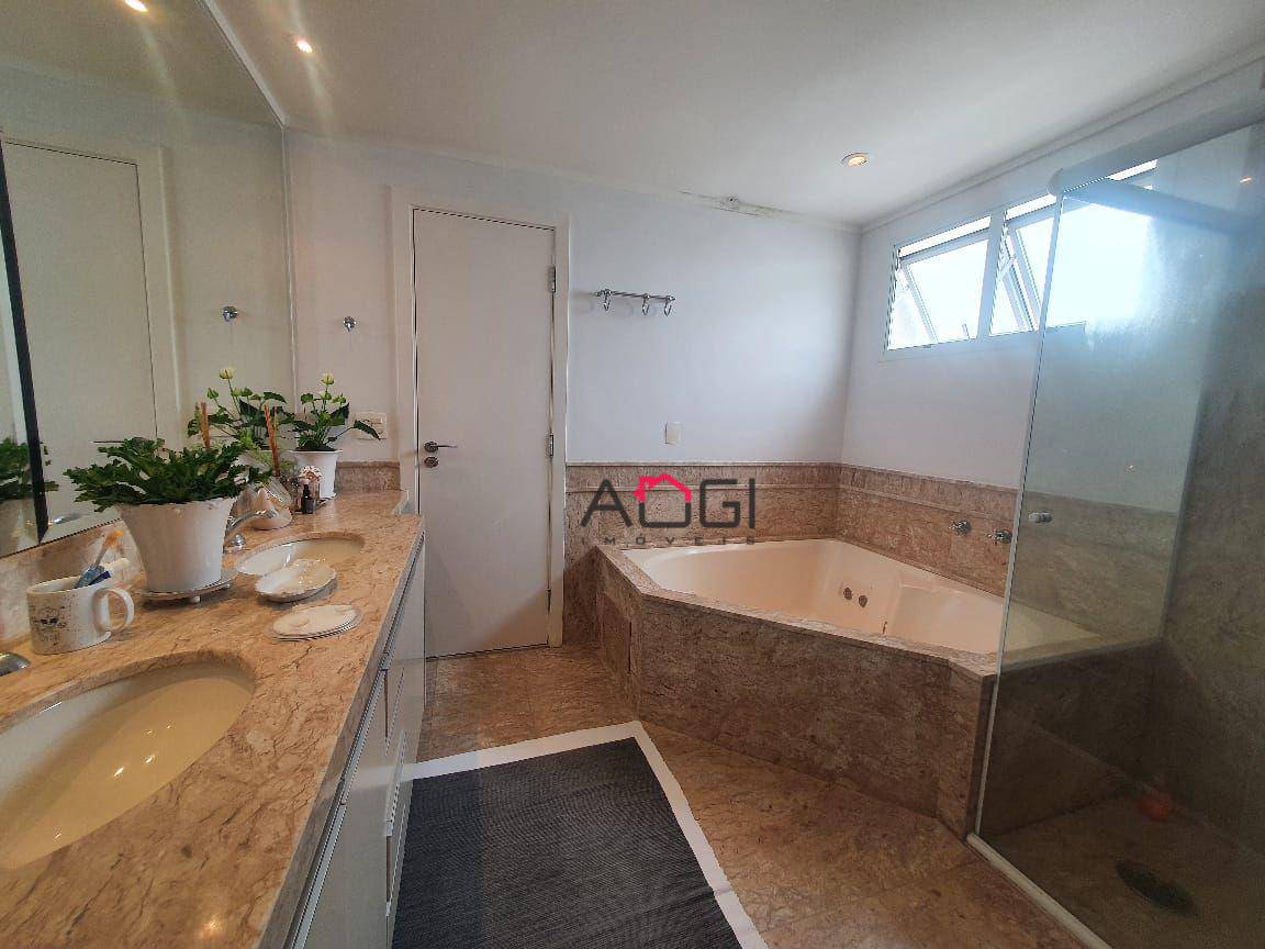 Apartamento para alugar com 4 quartos, 226m² - Foto 18