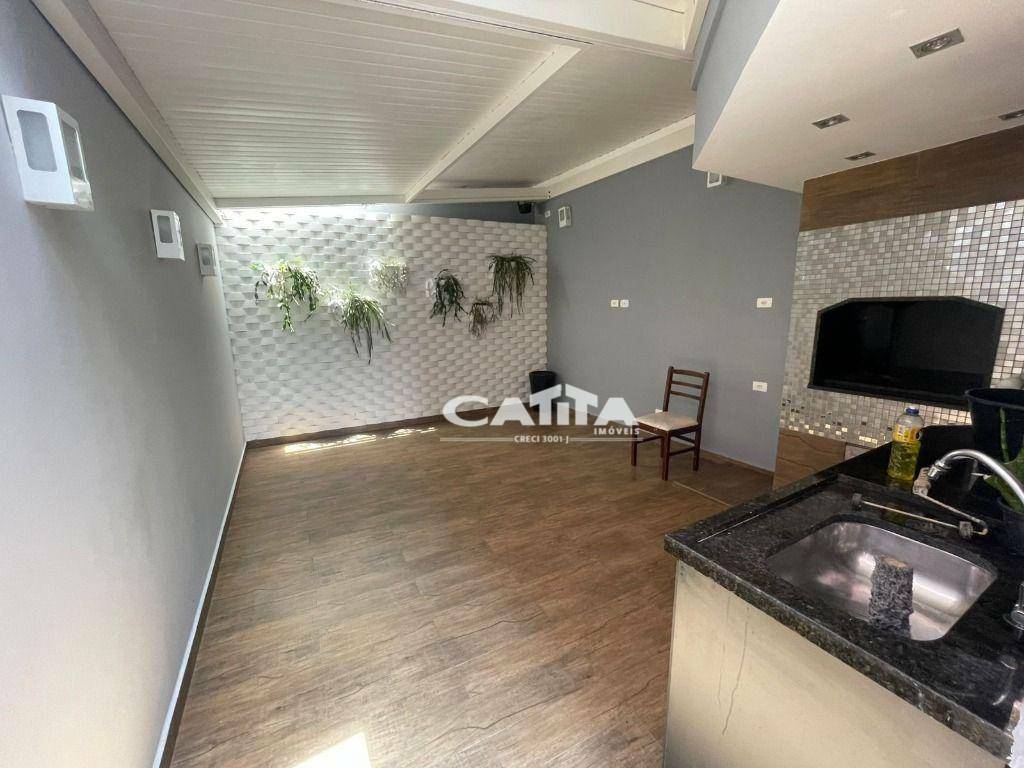 Sobrado à venda e aluguel com 3 quartos, 154m² - Foto 1