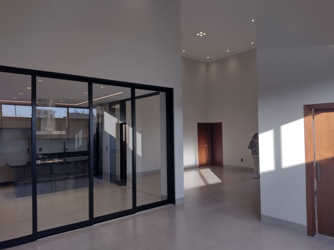 Casa à venda com 3 quartos, 275m² - Foto 2