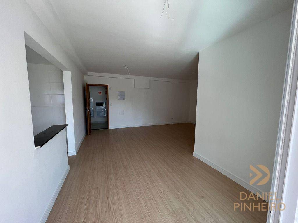 Apartamento à venda com 3 quartos, 117m² - Foto 4