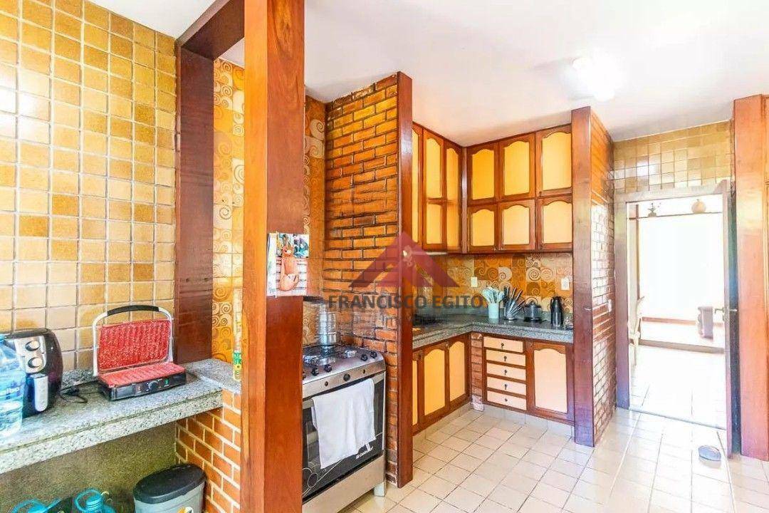 Casa à venda com 3 quartos, 196m² - Foto 8