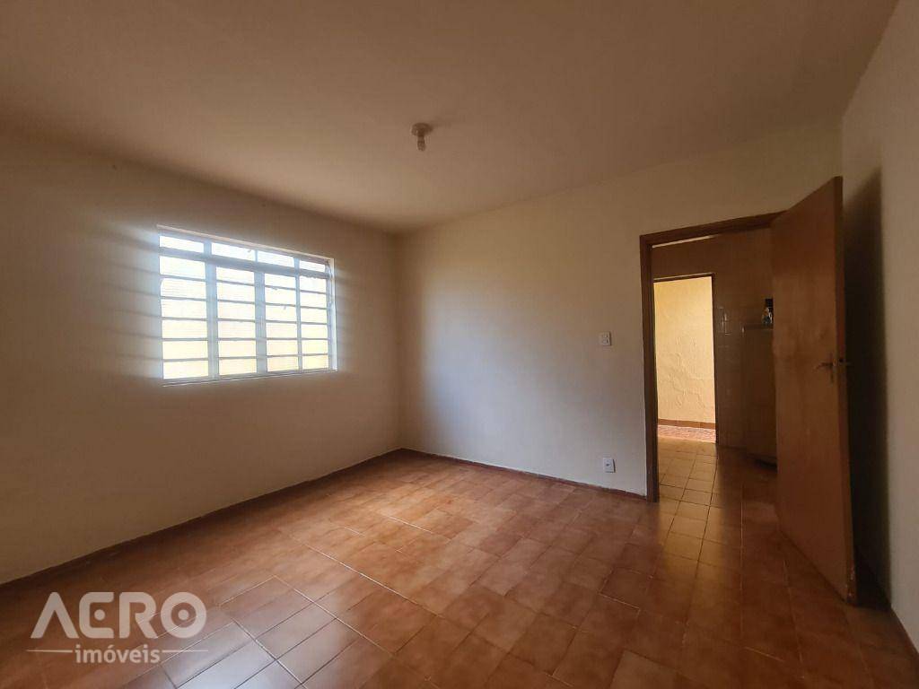 Casa à venda com 3 quartos, 130m² - Foto 1