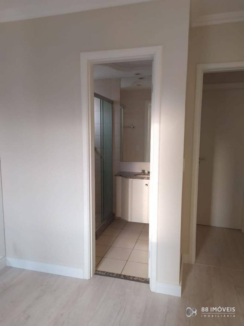 Apartamento para alugar com 3 quartos, 79m² - Foto 4