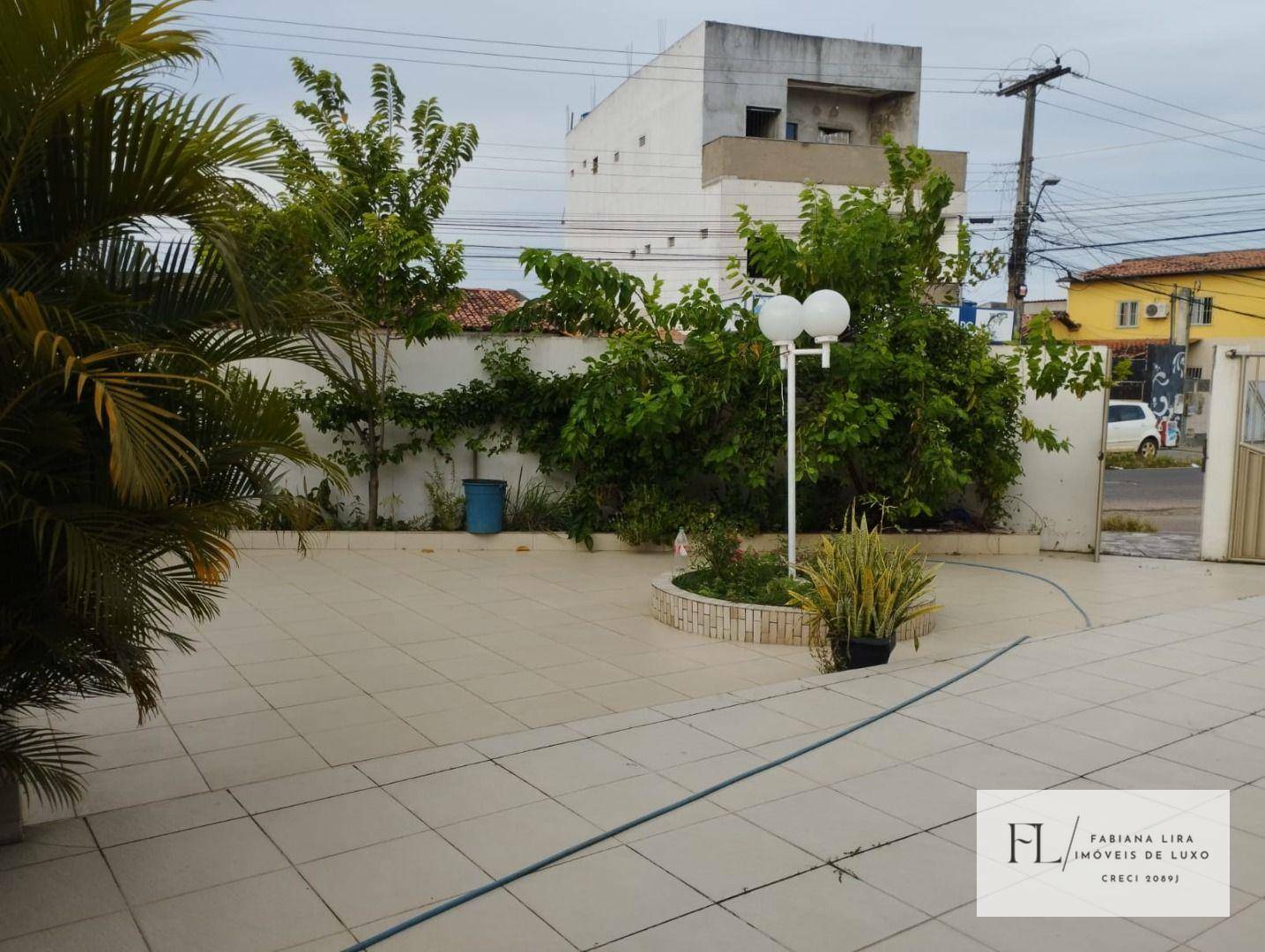 Casa à venda com 3 quartos, 250m² - Foto 2