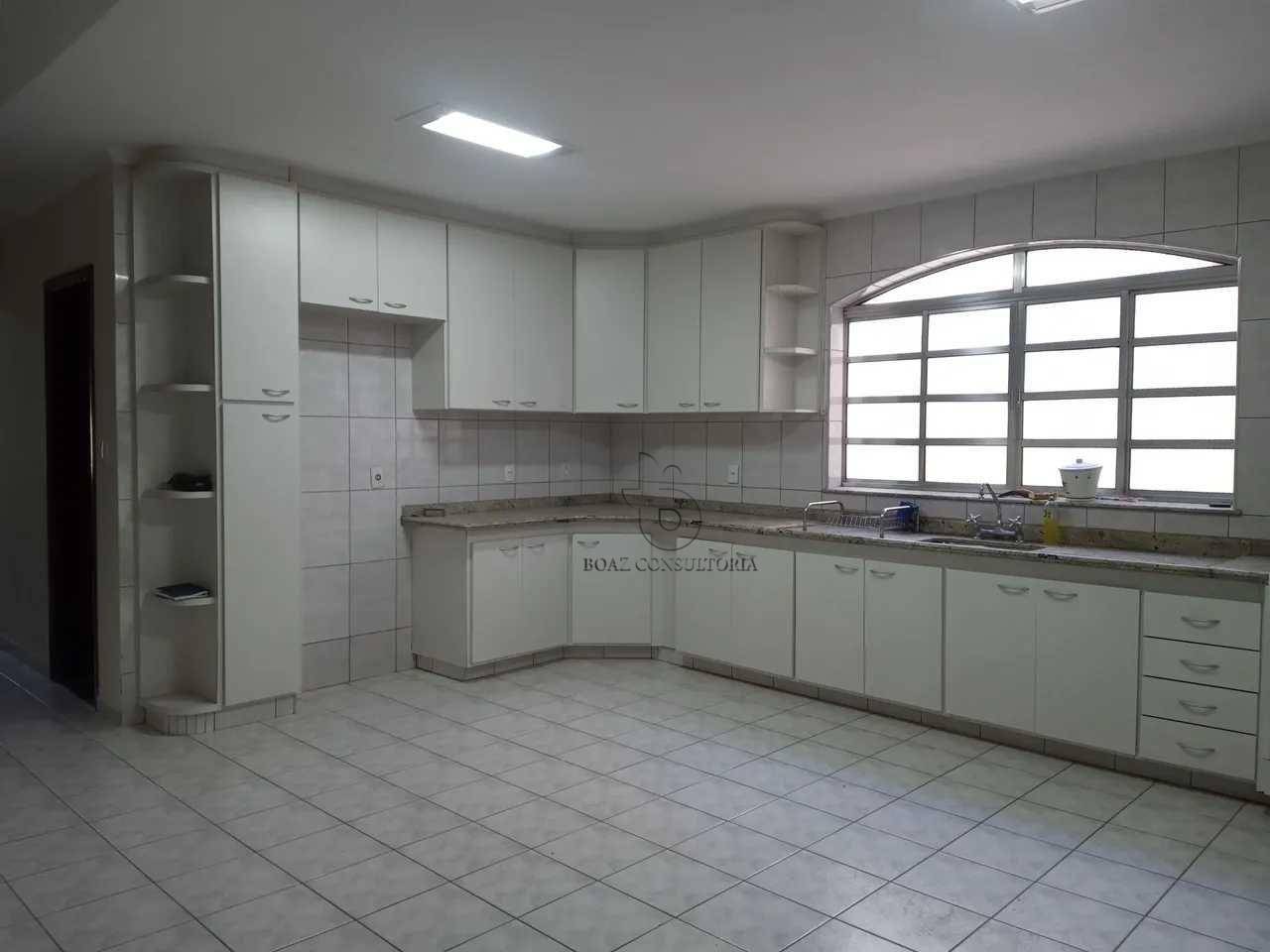 Casa à venda com 3 quartos, 164m² - Foto 2