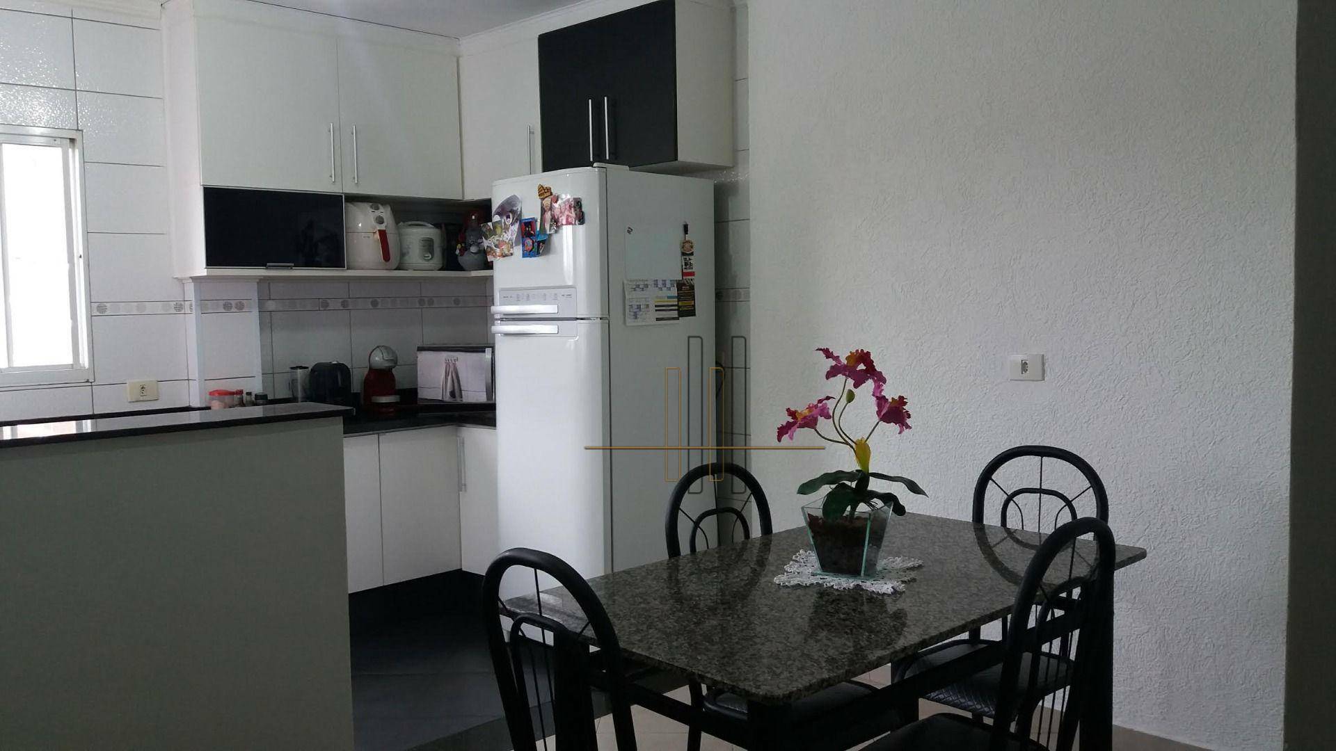 Casa à venda com 2 quartos, 110m² - Foto 1