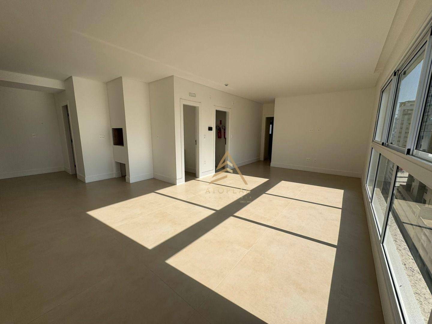 Apartamento à venda com 3 quartos, 125m² - Foto 2