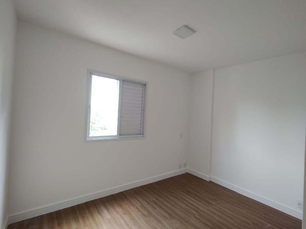 Apartamento para alugar com 2 quartos, 64m² - Foto 13