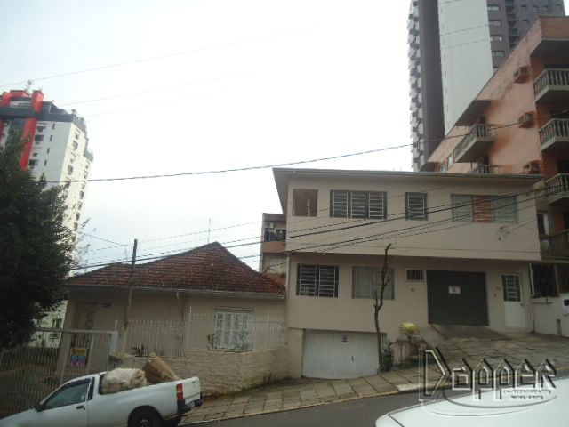 Casa à venda com 7 quartos, 245m² - Foto 1