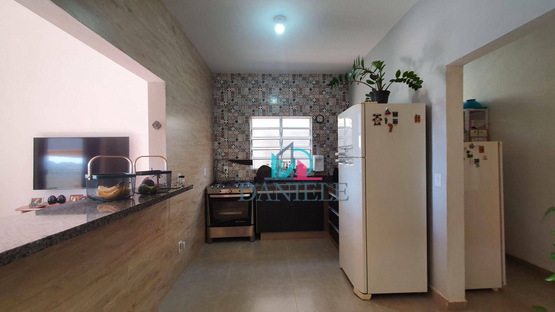 Casa à venda com 4 quartos, 225m² - Foto 7