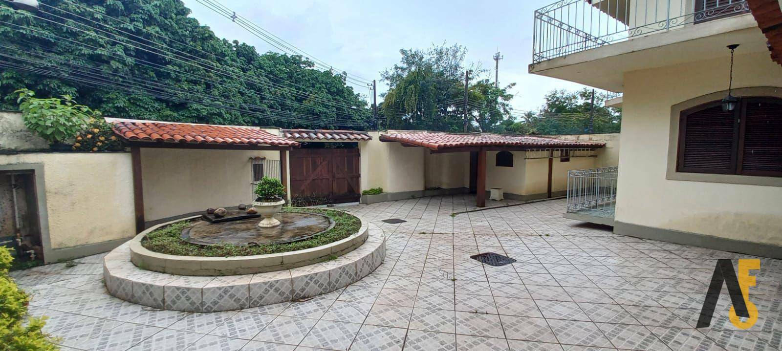 Casa de Condomínio à venda com 4 quartos, 350m² - Foto 2