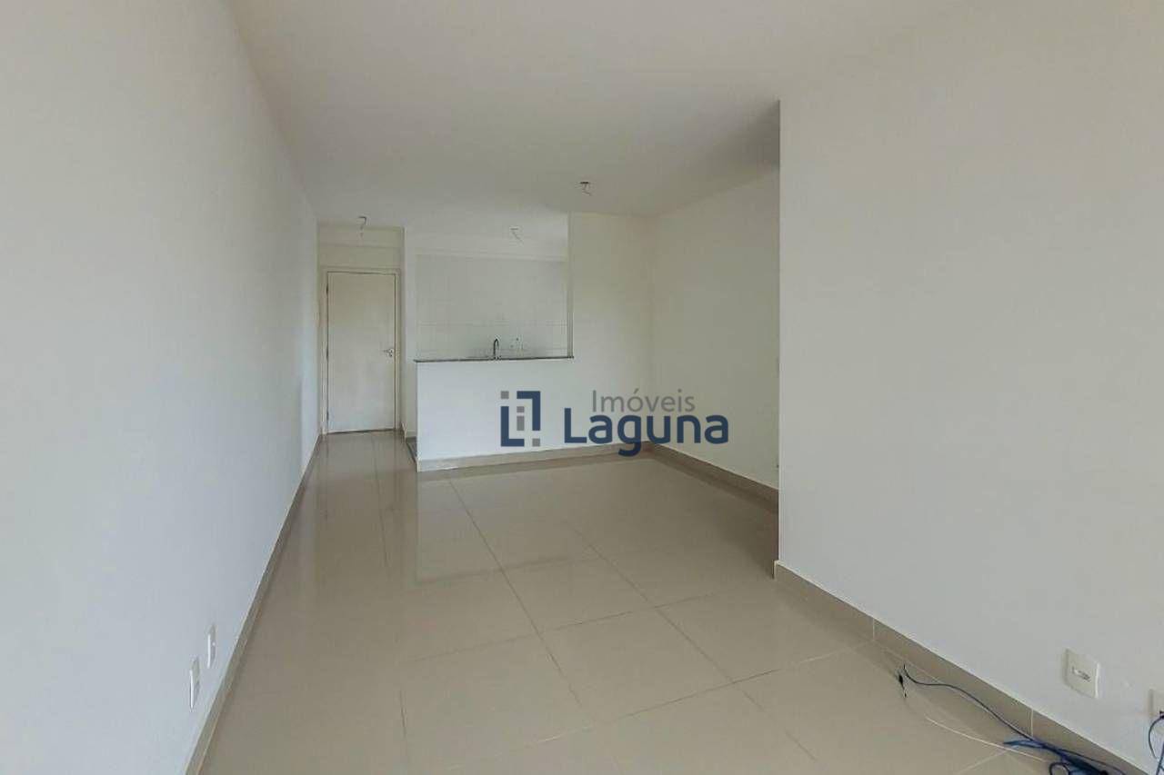 Apartamento para alugar com 3 quartos, 84m² - Foto 4