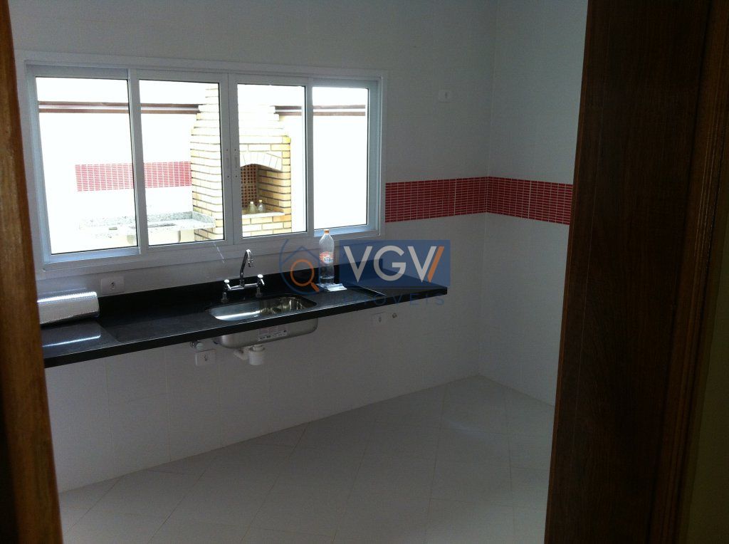 Casa à venda com 3 quartos, 102m² - Foto 4