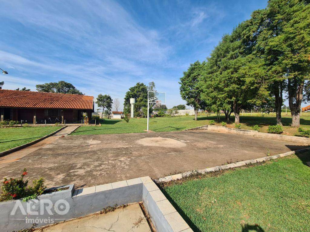 Chácara à venda com 3 quartos, 300m² - Foto 2