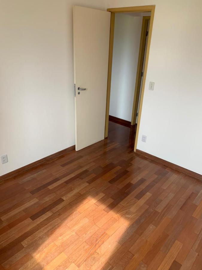 Apartamento para alugar com 4 quartos, 133m² - Foto 13