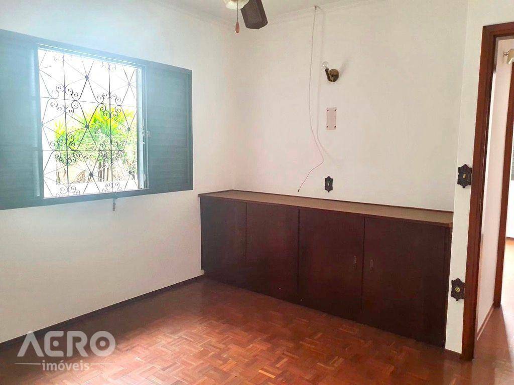 Casa à venda com 6 quartos, 218m² - Foto 8