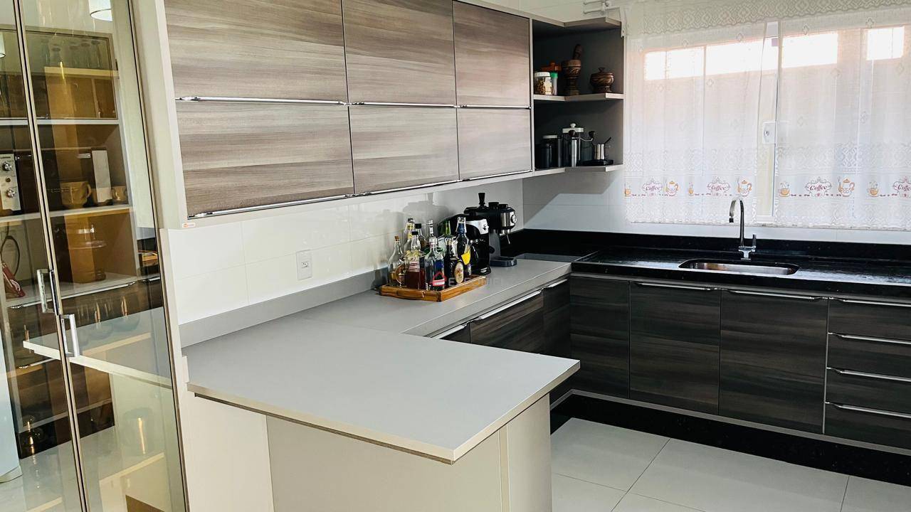 Casa à venda com 2 quartos, 200m² - Foto 10