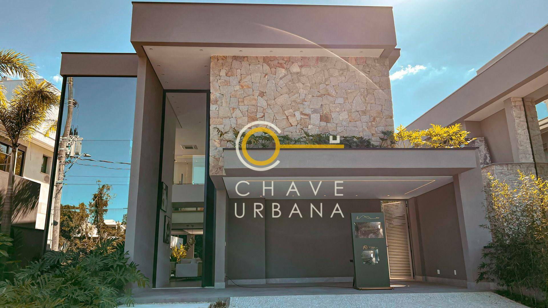 Casa à venda com 6 quartos, 380m² - Foto 2