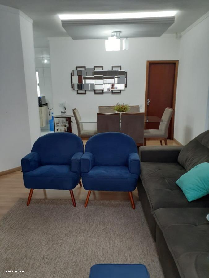 Casa à venda com 3 quartos, 300m² - Foto 2