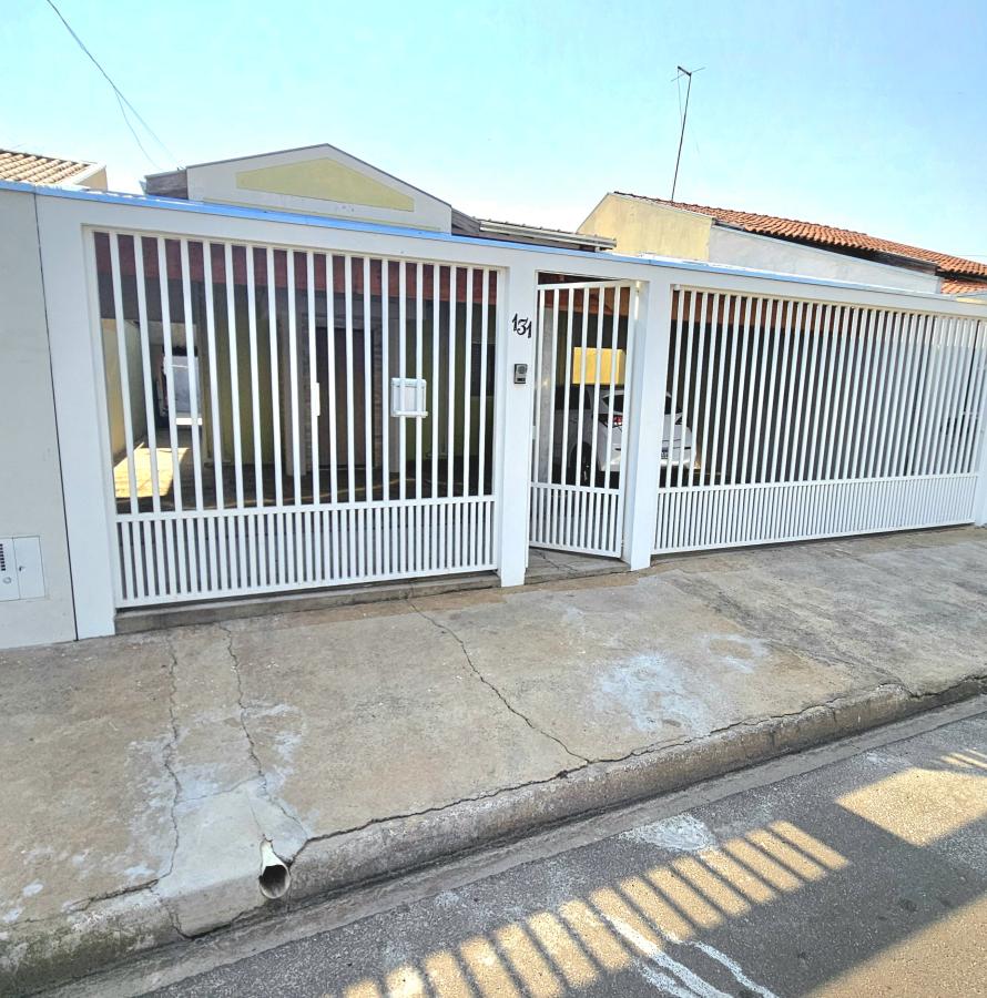 Casa à venda com 2 quartos, 250m² - Foto 1