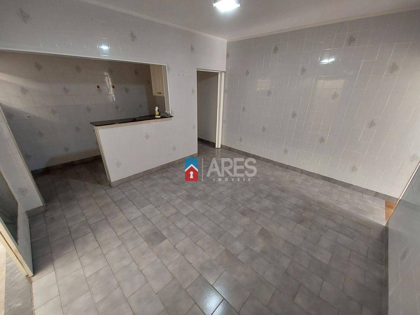 Casa para alugar com 2 quartos, 75m² - Foto 1