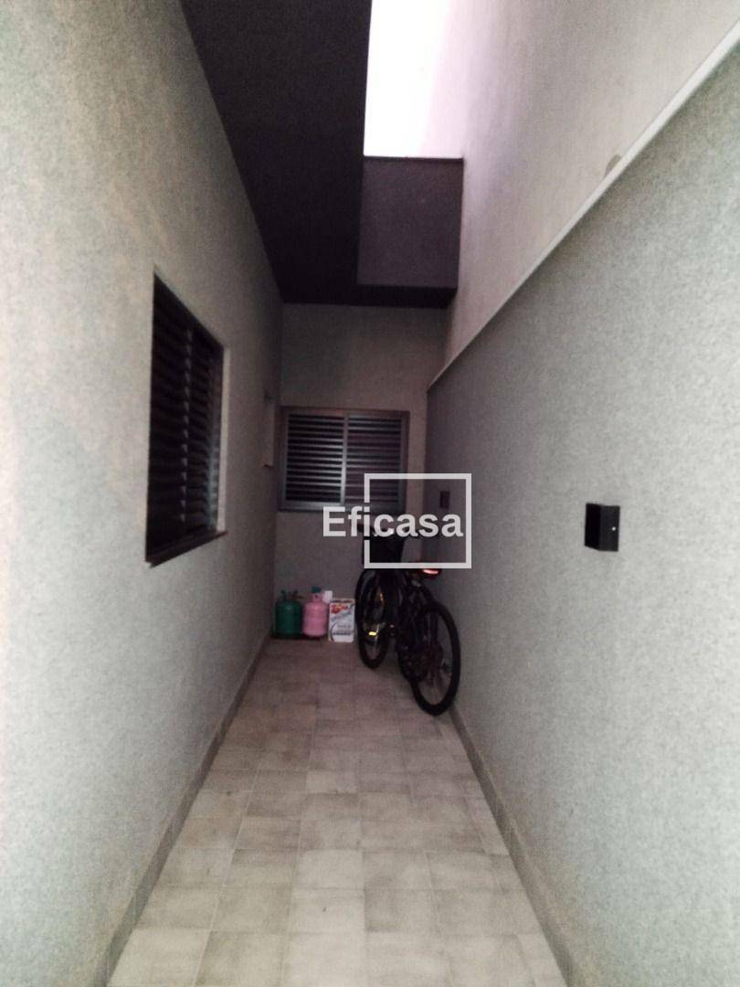 Casa de Condomínio à venda com 3 quartos, 180m² - Foto 1