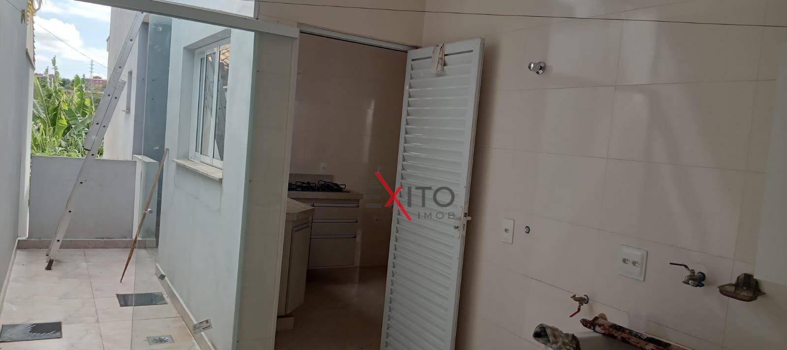 Casa para alugar com 5 quartos, 183m² - Foto 6