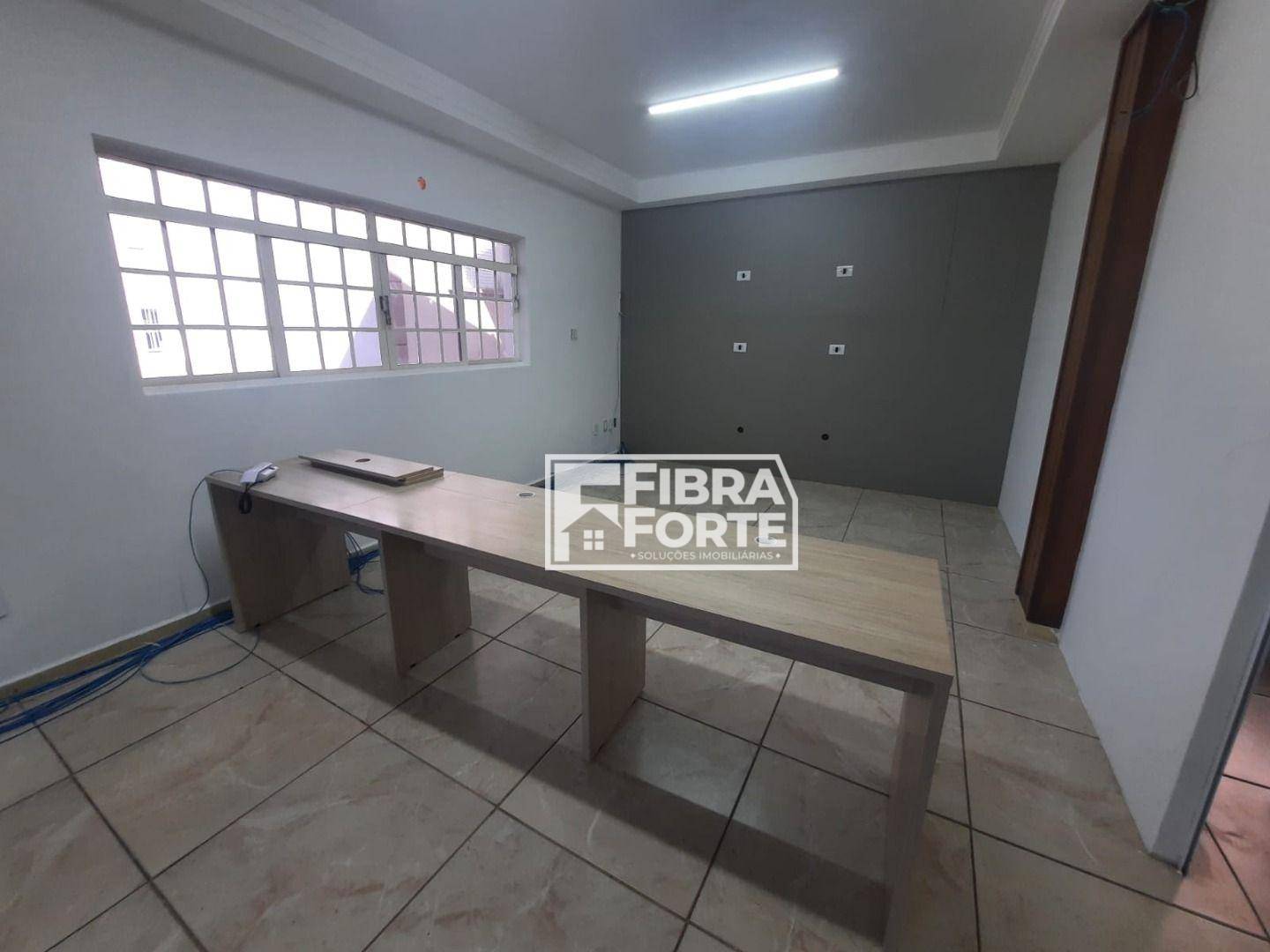 Casa para alugar com 5 quartos, 420m² - Foto 11