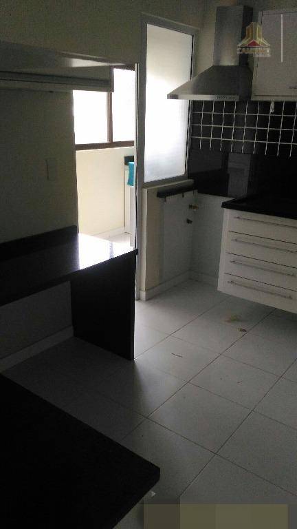 Apartamento à venda com 3 quartos, 121m² - Foto 7