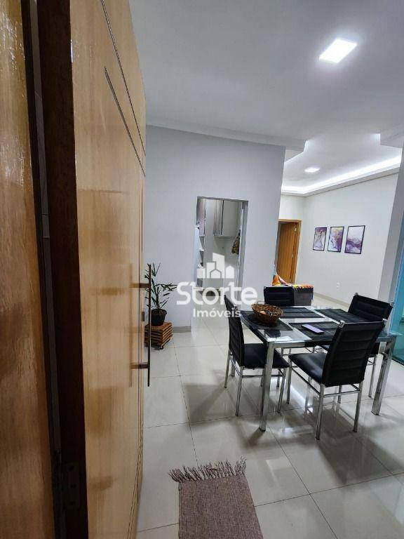 Casa à venda com 2 quartos, 60m² - Foto 2