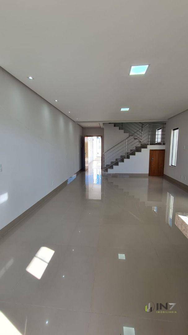 Casa à venda com 3 quartos, 145m² - Foto 3