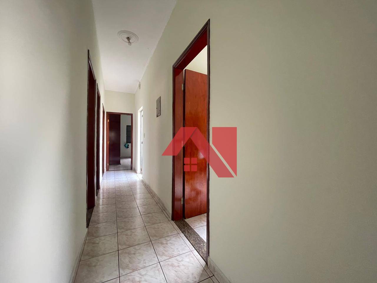 Casa à venda com 4 quartos, 200m² - Foto 3