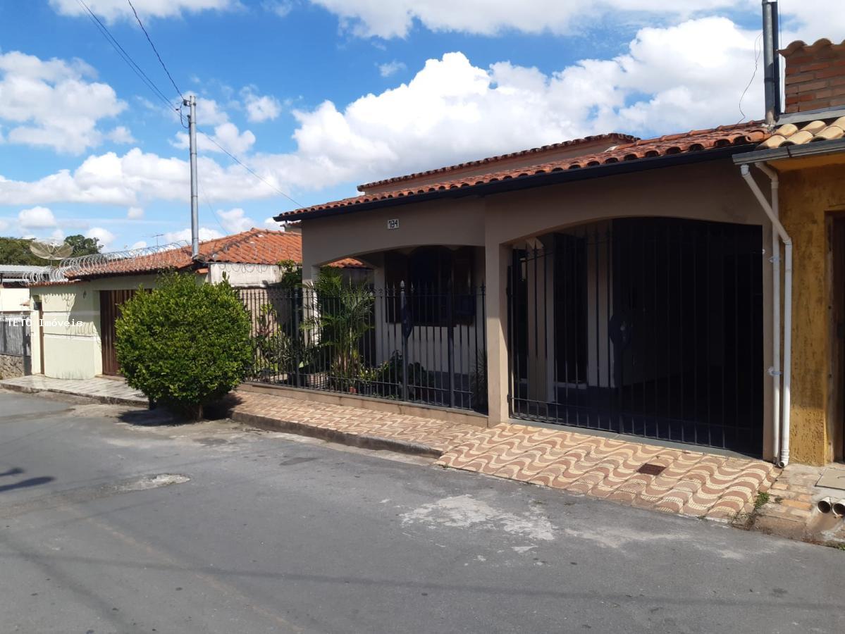 Casa à venda com 4 quartos, 200m² - Foto 3