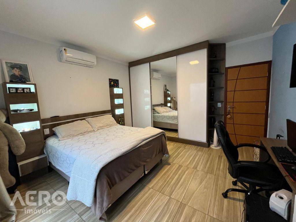 Casa à venda com 3 quartos, 260m² - Foto 3